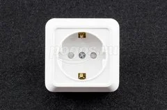 Розетка 1ая с/з 16А 230В с з/ш белый Ладога TDM