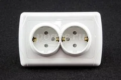 Розетка 2ая с/з 16А 230В с з/ш белый С/У Онега TDM