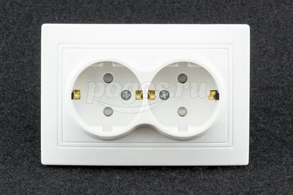 Розетка 2ая с/з 16А 230В с з/ш белый Таймыр TDM