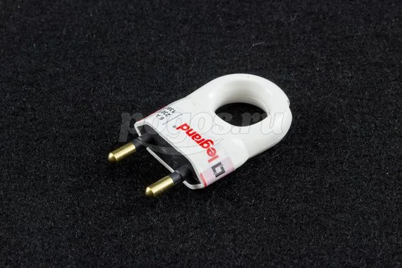 Вилка прямая б/з 6А 230В белый с кольцом Элиум LEGRAND