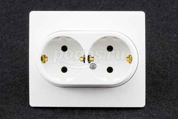 Розетка 2ая с/з 16А 230В Etika LEGRAND