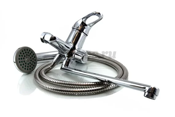 Смеситель однорычажный для ванны поворотный дивертор SH401-15  RICCO 