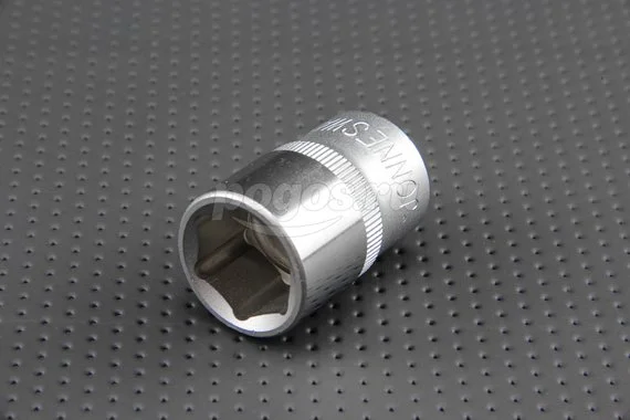 Головка торцевая 1/2" DR (18 мм) Jonnesway