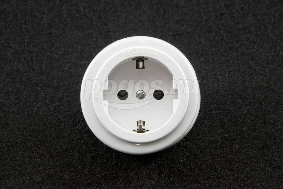 Розетка 2P+PE с/з для наруж.монтажа белая САЛЬВАДОР