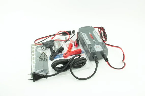 Устройство зарядное 220В 12V, 3.5А, ёмкость АКБ до 120 А/ч  BOSCH